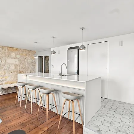 Jennys-getaways Sunny Close Cite Du Vin Bordeaux