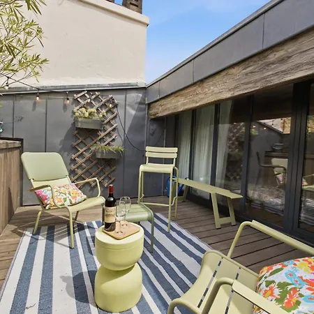 Jennys-getaways Sunny Close Cite Du Vin *