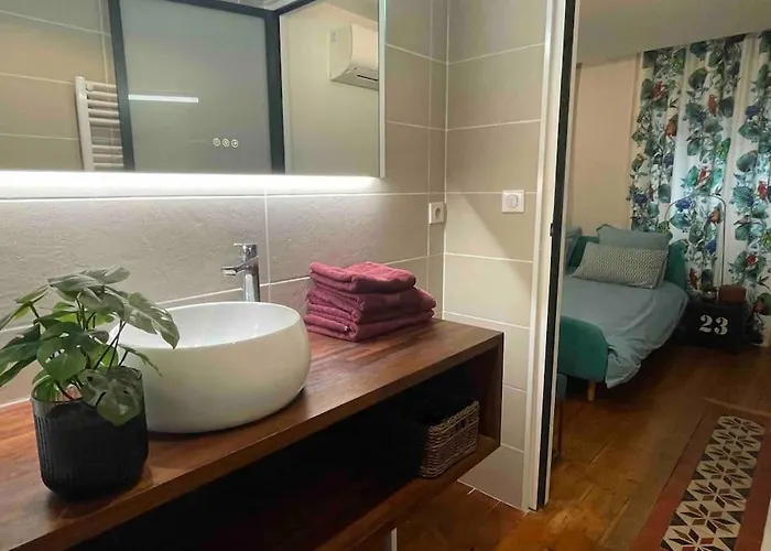 Jennys-getaways Sunny Close Cite Du Vin Bordeaux