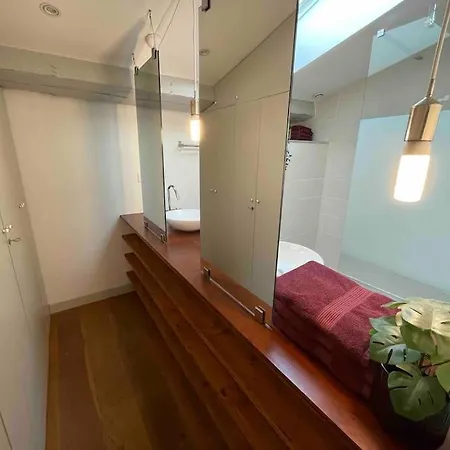 Jennys-getaways Sunny Close Cite Du Vin Bordeaux