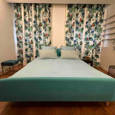 Jennys-getaways Sunny Close Cite Du Vin