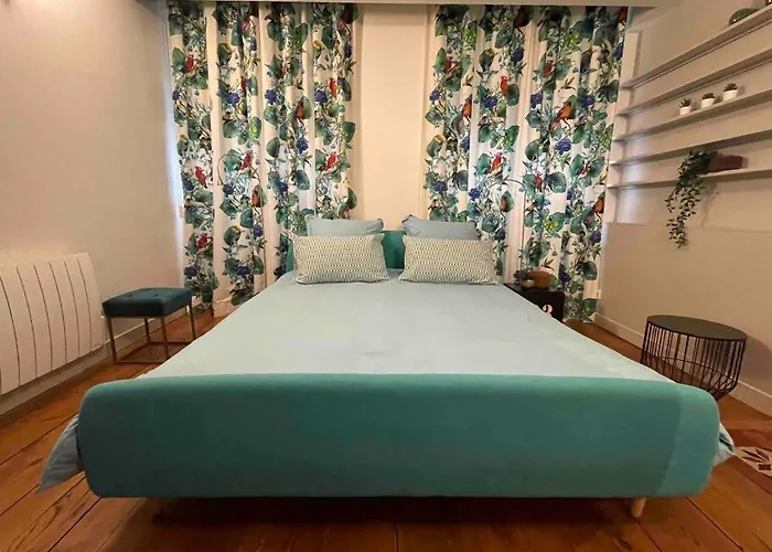 Jennys-getaways Sunny Close Cite Du Vin