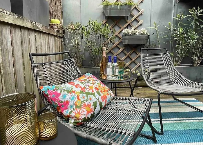 Jennys-getaways Sunny Close Cite Du Vin *